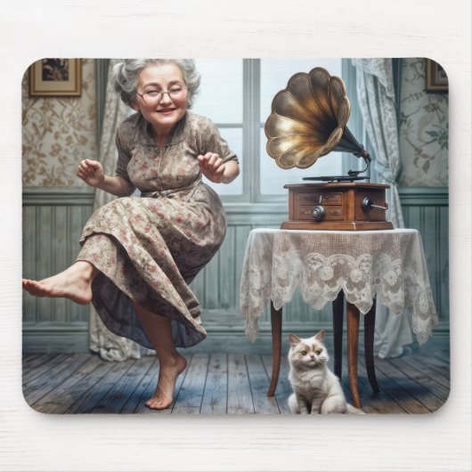 Oude dame danst op een grammofoon muismat (Voorkant)