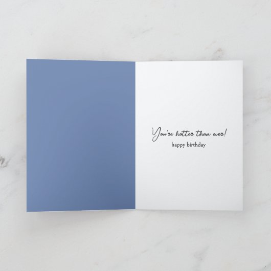 Oude dame danst op straat kaart (Binnen)