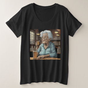 Oude dame drinkt een tapbier en shot grote maat t-shirt