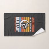 Oude Dame Hond Waarschuwing Retro Handdoek (Handdoek)