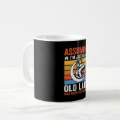 Oude Dame Hond Waarschuwing Retro Koffiemok (Voorkant links)