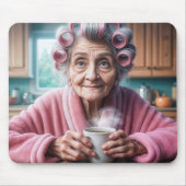 Oude dame in roze krulspelden muismat (Voorkant)