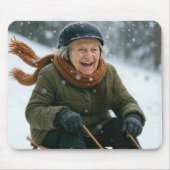 Oude dame sleept bergafwaarts muismat (Voorkant)
