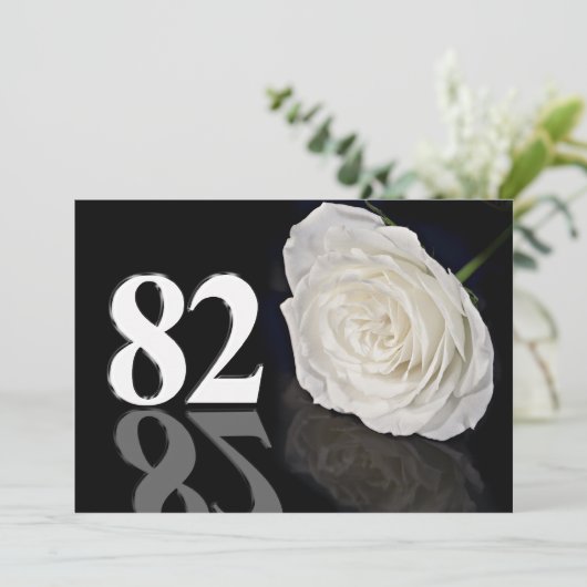 Oude de partijuitnodiging van de verjaardag 82 kaart (Staand voorkant)