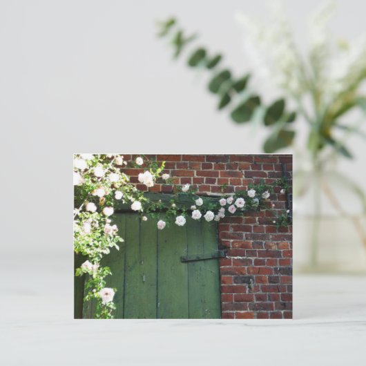 Oude deur en rozen briefkaart (Staand voorkant)