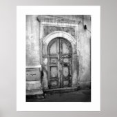 Oude deur in Tripoli (B&W) Poster (Voorkant)