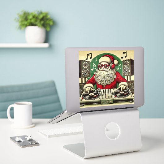 Oude-DJ-Kerstman  Sticker (Laptop op bureau)
