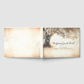 Oude eiken boom en gesneden hart buiten bruiloft gastenboek (Volledig)