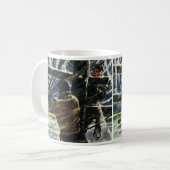 Oude elektricien werkzaam in sneeuwstorm koffiemok (Voorkant links)