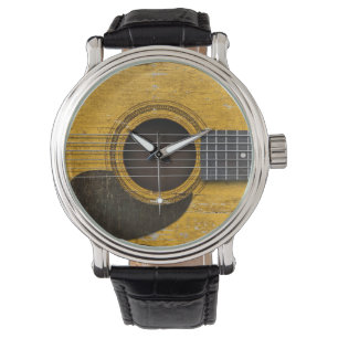 Oude en bewerkte geluiddempende gitaar met plukbev horloge