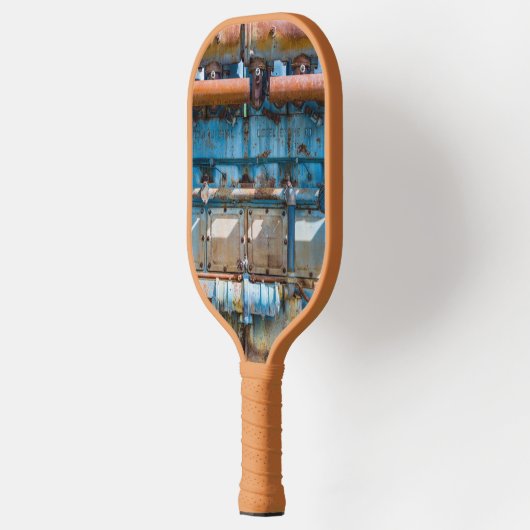 Oude en roestachtige atlas Imperial-dieselmotor Pickleball Paddle (Links)