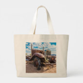 Oude en verlaten auto #3 in Solitaire Grote Tote Bag (Achterkant)