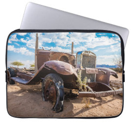 Oude en verlaten auto #3 in Solitaire, Namibië Laptop Sleeve