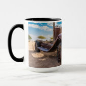 Oude en verlaten auto #3 in Solitaire, Namibië Mok (Links)