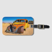 Oude en verlaten auto in Solitaire, Namibië Bagagelabel (Voorkant (horizontaal))