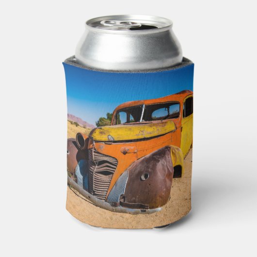 Oude en verlaten auto in Solitaire, Namibië Blikjeskoeler (Blikje Achterkant)