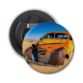 Oude en verlaten auto in Solitaire, Namibië Button Flesopener