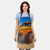 Oude en verlaten auto in Solitaire, Namibië Schort (Gedragen)