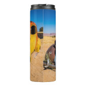 Oude en verlaten auto in Solitaire, Namibië Thermosbeker (Achterkant)