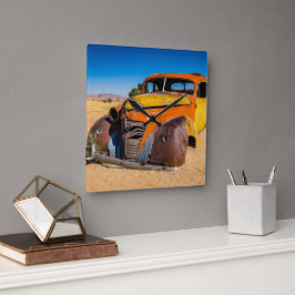 Oude en verlaten auto in Solitaire, Namibië Vierkante Klok