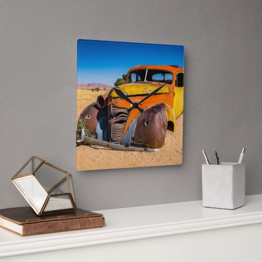 Oude en verlaten auto in Solitaire, Namibië Vierkante Klok (Kantoor)