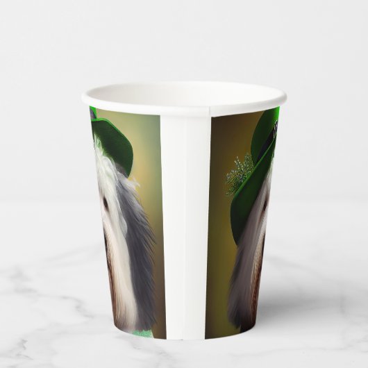 Oude Engelse Sheepdog in St. Patrick's Day Dress Papieren Bekers (Rechts)