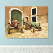 Oude Europese tractoren Canvas Afdruk (Insitu (Houten vloer))