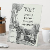 Oude fontein in het park met beeldhouwjongen reclamebord met voetstuk (Insitu)