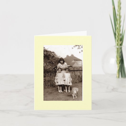 oude foto schattig identieke tweeling meisjes met  kaart (Voorkant)