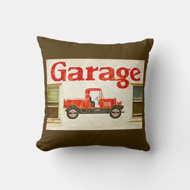 Oude Garage op Brown Kussen (Voorkant)