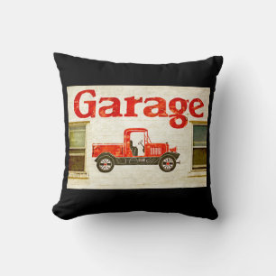Oude Garage op zwart Kussen