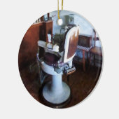 Oude, gefashioned Barber Stoel Keramisch Ornament (Links)