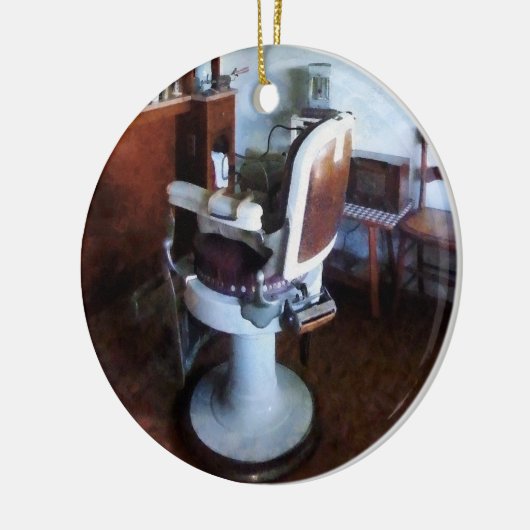 Oude, gefashioned Barber Stoel Keramisch Ornament (Links)