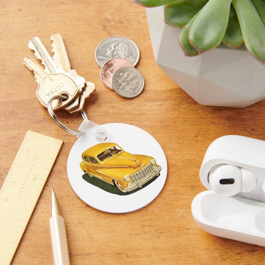 Oude Gele Auto Sleutelhanger