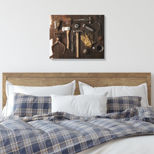 Oude gereedschappen op de achtergrond van hout canvas afdruk (Insitu (Slaapkamer))