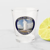 Oude getrouwe Geyser in Yellowstone National Park Shot Glas (Voorkant)