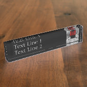 Oude, gevesdroogde rode stoomtrein naambordje (Zijkant)