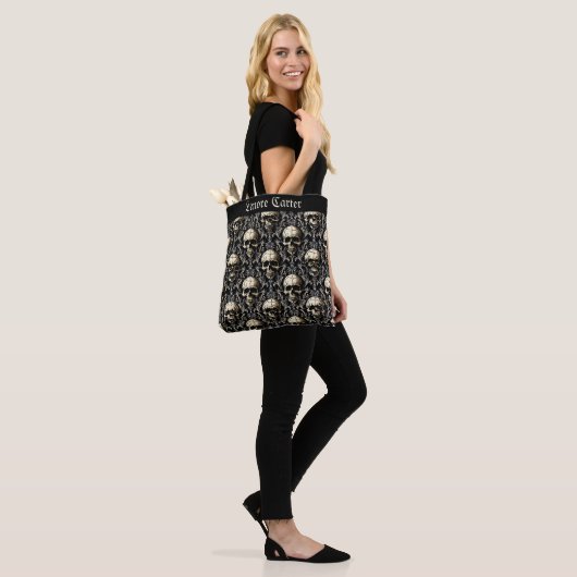 Oude gotische schedels tote bag (Op model)