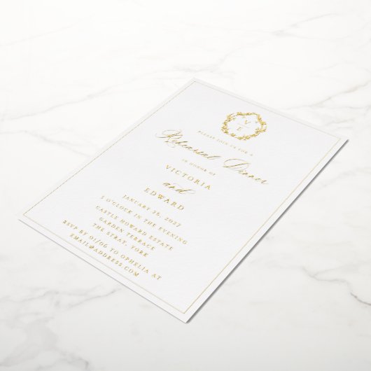 Oude Gouden Kam Rehearsal Dinner Monogram Folie Uitnodiging (Gedraaid)
