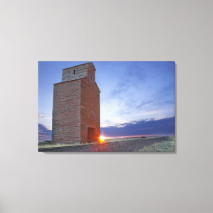 Oude graanschuur bij Collins Montana bij zonsopgan Canvas Afdruk