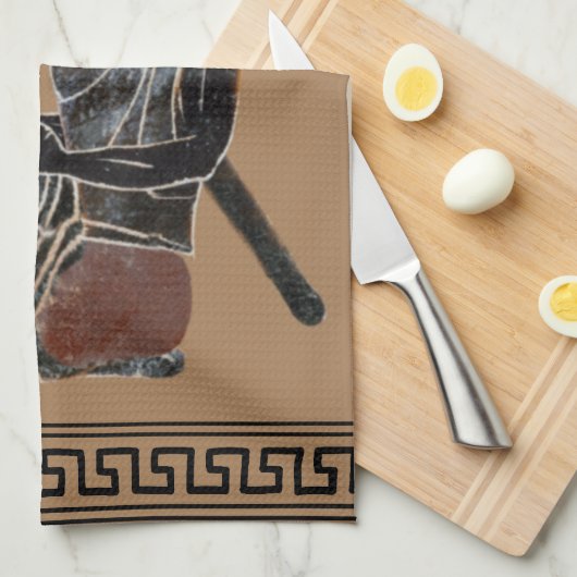 Oude Griekse hoplite kijkt naar zijn helm Theedoek (Quarter Fold)