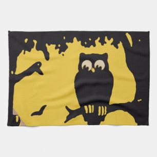 Oude Halloween, enge uil in boom met maan Theedoek
