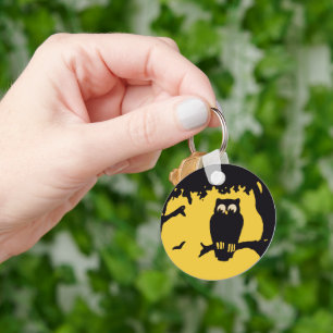 Oude Halloween, griezelige uil in boom met maan Sleutelhanger