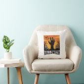 Oude Halloween Kerkhof Zombie Hand Shirt Ontwerp Kussen (Stoel)