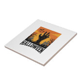 Oude Halloween Kerkhof Zombie Hand Shirt Ontwerp Tegeltje (Zijkant)