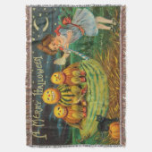 Oude Halloween-meisje met pompoenen Deken (Voorkant Verticaal)