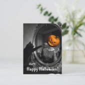 Oude Halloweenkat slaat Jackolantern-kop eraf Briefkaart (Staand voorkant)