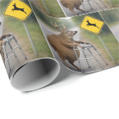 Oude herten leunend op een rollator cadeaupapier (Rol Hoek)