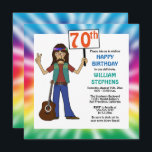 Oude Hippie Hippy Tie Dye 70th Birthday Party Kaart<br><div class="desc">Viel je favoriete, donkerharige, oude hippieman met briljante kleuren van daskleurige kleuren op met een hippy die twee vingers vasthoudt in het universele symbool van vrede met zijn daskleurige hoofdband en zijn vertrouwde gitaar die tegen zijn been leunt. Hij houdt een bord vast met zijn leeftijd. Origineel ontwerp door Holiday...</div>