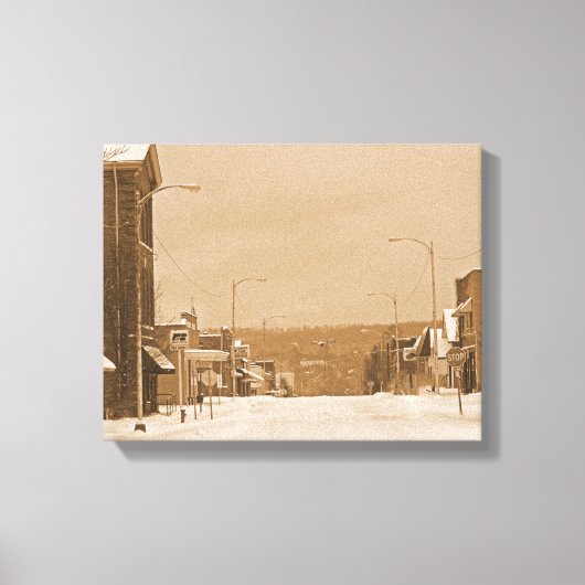 Oude hoofdstraat op het sneeuwcanvas canvas afdruk (Voorkant)
